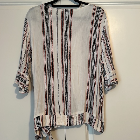 100% Rayon asymmetrical front blouse - Picture 4 of 4